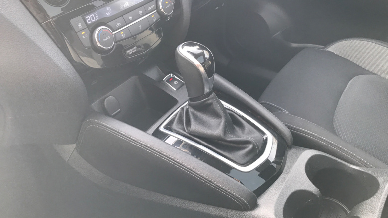 Nissan Qashqai 1.3 DiG-T 160 N-Connecta 5dr DCT Petrol Hatchback